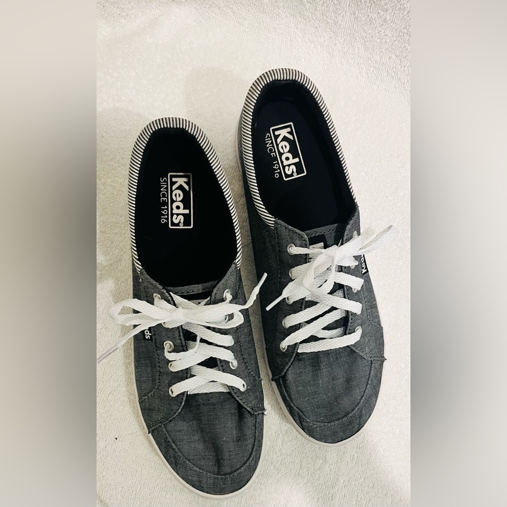 Women’s KEDS tennis shoe size 8